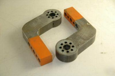 Lot - 2 arm clamp - btm corporation 723131H surplus